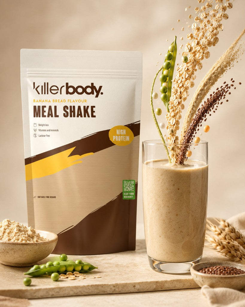 Killerbody Meal Shake Banana Bread met bereide shake en ingrediënten