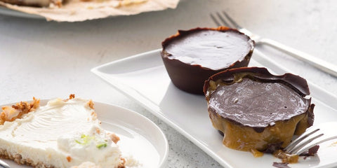 Proteïne-chocoladecup met banaan en pindakaas