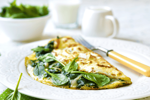 Omelet met champignons, spinazie en kaas
